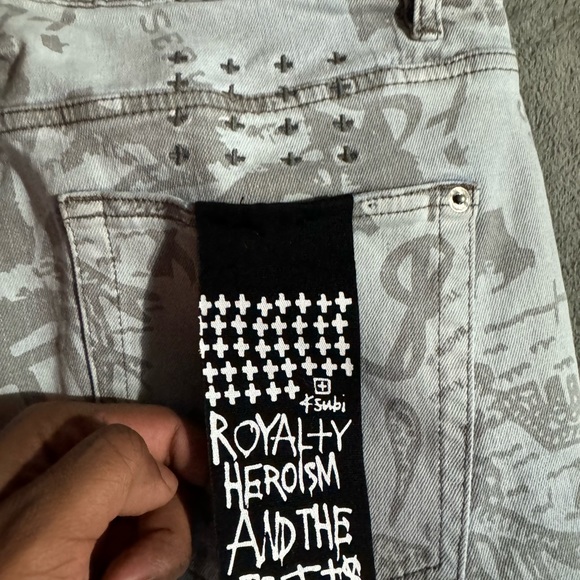 Never worn 🔥
thick material 🥋
slim fit so lower sizes can fit✅ ksubis - Picture 6 of 9